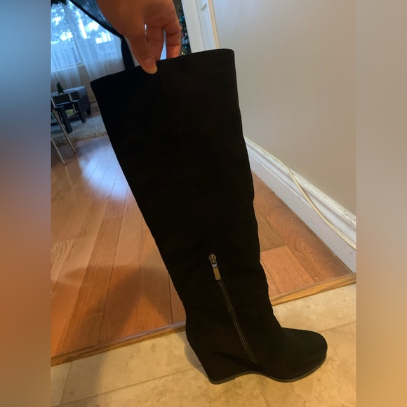 Black suede winter boots on an natural fur, European size 37 - Picture 3 of 15
